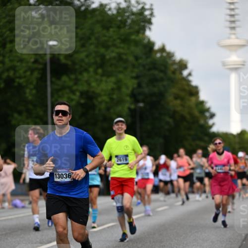 29.06.2025 - hella hamburg halbmarathon Dr. Thomas Lammeyer http://msf.ph/oto/8152268 29.06.2025 10:07:15 Kennedybrücke 1135, 1138, 1482, 1702, 2619, 2712, 2780, 2782, 2810, 3572, 3630, 4066, 4204, 4613, 4665, 5734, 6208, 6815, 7210, 7211, 7290, 7869, 7888, 8481, 8483, 8624, 9439, 9554, 10128, 10824 meine-sportfotos.de