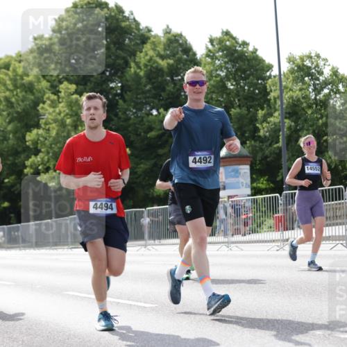 29.06.2025 - hella hamburg halbmarathon Jannik Wohlers http://msf.ph/oto/8152269 29.06.2025 10:15:12 Lombardsbrücke 1440, 2110, 2720, 2989, 3417, 4007, 4466, 4492, 4494, 5069, 5739, 6376, 6576, 9192, 9307, 9423, 9657, 10108, 10775, 10858, 12457, 12521, 13179, 13197, 13818, 13951, 14413, 14550, 14552, 14630, 15307, 15570, 16040, 16041, 16938, 17350, 17949, 18150, 18203, 18252 meine-sportfotos.de