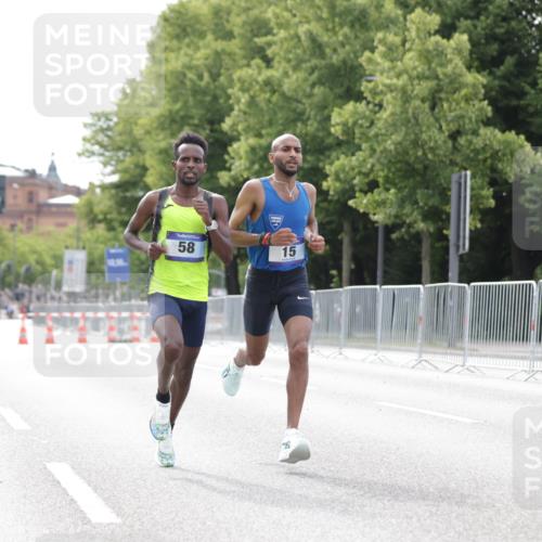 29.06.2025 - hella hamburg halbmarathon Jannik Wohlers http://msf.ph/oto/8152279 29.06.2025 09:31:15 Lombardsbrücke 1, 2, 4, 5, 6, 7, 8, 9, 10, 11, 13, 15, 16, 22, 23, 25, 58, 59 meine-sportfotos.de