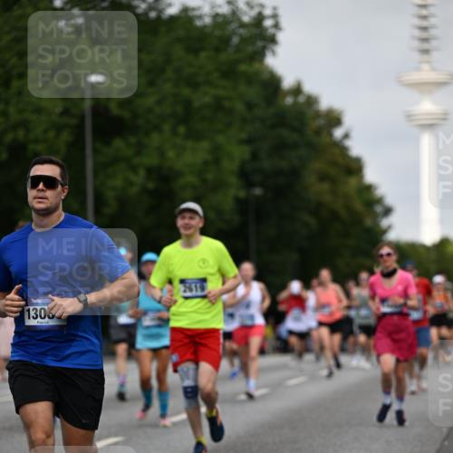 29.06.2025 - hella hamburg halbmarathon Dr. Thomas Lammeyer http://msf.ph/oto/8152280 29.06.2025 10:07:16 Kennedybrücke 1135, 1138, 1482, 1702, 2619, 2712, 2780, 2782, 2810, 3572, 3630, 4066, 4204, 4613, 4665, 5734, 6208, 6815, 7210, 7211, 7290, 7869, 7888, 8481, 8483, 8624, 9439, 9554, 10128, 10824 meine-sportfotos.de