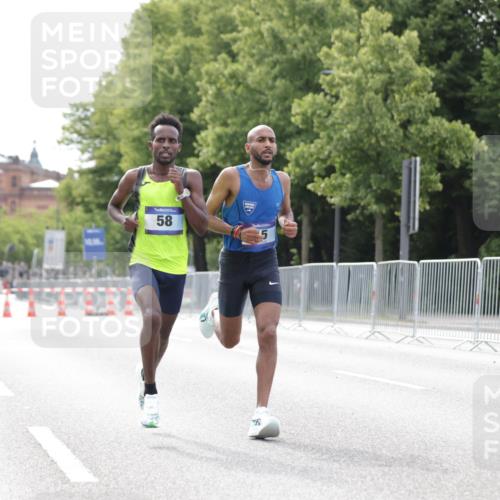 29.06.2025 - hella hamburg halbmarathon Jannik Wohlers http://msf.ph/oto/8152284 29.06.2025 09:31:15 Lombardsbrücke 1, 2, 4, 5, 6, 7, 8, 9, 10, 11, 13, 15, 16, 22, 23, 25, 58, 59 meine-sportfotos.de