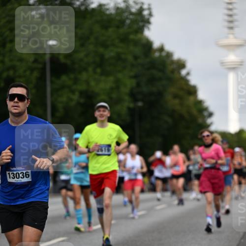29.06.2025 - hella hamburg halbmarathon Dr. Thomas Lammeyer http://msf.ph/oto/8152285 29.06.2025 10:07:16 Kennedybrücke 1135, 1138, 1482, 1702, 2619, 2712, 2780, 2782, 2810, 3572, 3630, 4066, 4204, 4613, 4665, 5734, 6208, 6815, 7210, 7211, 7290, 7869, 7888, 8481, 8483, 8624, 9439, 9554, 10128, 10824 meine-sportfotos.de