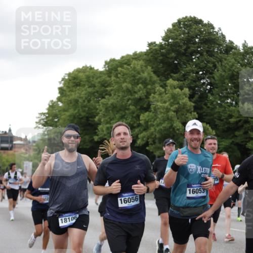 29.06.2025 - hella hamburg halbmarathon Jannik Wohlers http://msf.ph/oto/8152298 29.06.2025 10:52:20 Lombardsbrücke 1369, 1826, 2146, 2362, 2420, 2983, 3140, 3227, 4591, 4729, 5360, 7032, 7511, 7737, 8641, 9068, 9070, 9545, 10055, 10392, 10600, 10879, 10928, 10981, 11919, 12127, 12128, 12994, 13305, 14009, 14424, 14643, 14704, 14827, 14897, 15438, 15439, 15447, 15867, 15906, 16053, 16056, 16794, 16984, 17002, 17050, 17359, 17896, 18106, 18205, 18645, 18751, 18997, 19063, 19097 meine-sportfotos.de