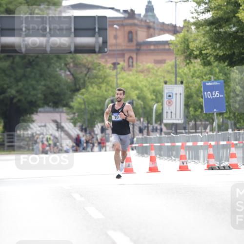 29.06.2025 - hella hamburg halbmarathon Jannik Wohlers http://msf.ph/oto/8152300 29.06.2025 09:31:17 Lombardsbrücke 1, 2, 4, 5, 6, 7, 8, 9, 10, 11, 13, 15, 16, 22, 23, 25, 58, 59 meine-sportfotos.de