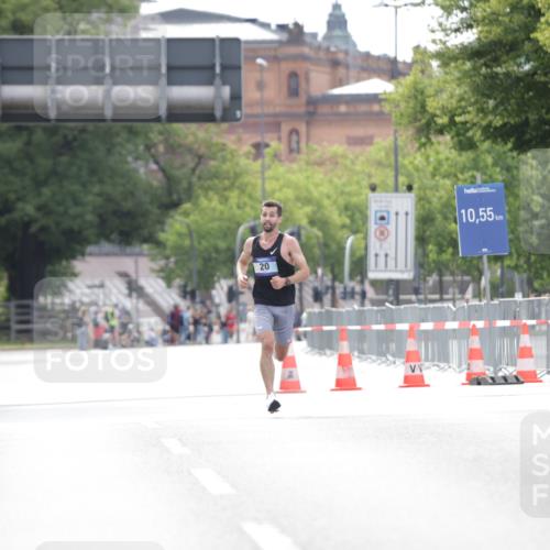 29.06.2025 - hella hamburg halbmarathon Jannik Wohlers http://msf.ph/oto/8152304 29.06.2025 09:31:17 Lombardsbrücke 1, 2, 4, 5, 6, 7, 8, 9, 10, 11, 13, 15, 16, 22, 23, 25, 58, 59 meine-sportfotos.de