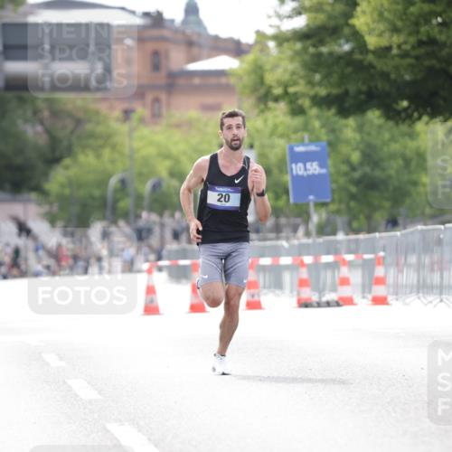29.06.2025 - hella hamburg halbmarathon Jannik Wohlers http://msf.ph/oto/8152327 29.06.2025 09:31:19 Lombardsbrücke 2, 8, 9, 15, 58 meine-sportfotos.de