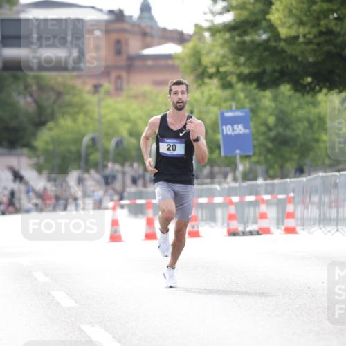 29.06.2025 - hella hamburg halbmarathon Jannik Wohlers http://msf.ph/oto/8152329 29.06.2025 09:31:19 Lombardsbrücke 2, 8, 9, 15, 58 meine-sportfotos.de