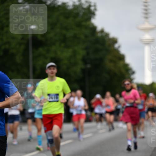 29.06.2025 - hella hamburg halbmarathon Dr. Thomas Lammeyer http://msf.ph/oto/8152332 29.06.2025 10:07:17 Kennedybrücke 1114, 1135, 1138, 1482, 1702, 2619, 2712, 2780, 2782, 2810, 3572, 3630, 4066, 4204, 4613, 4665, 5734, 6208, 7210, 7211, 7290, 7869, 7888, 8481, 8624, 9439, 9554, 10128, 10824 meine-sportfotos.de
