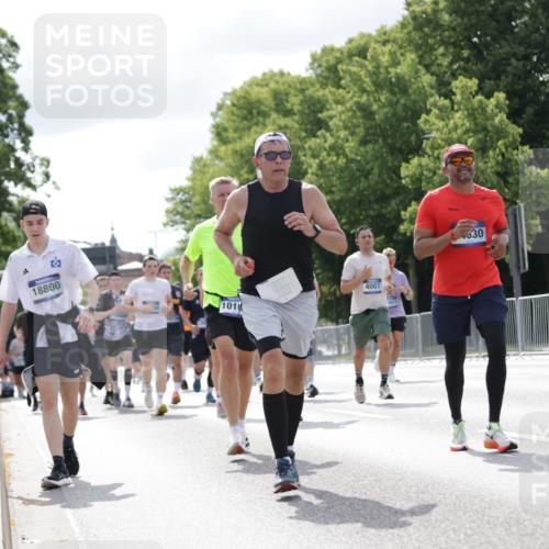 29.06.2025 - hella hamburg halbmarathon Jannik Wohlers http://msf.ph/oto/8152334 29.06.2025 10:15:15 Lombardsbrücke 1440, 2110, 2989, 3417, 4007, 4466, 4492, 4494, 5069, 5739, 6376, 6576, 9192, 9657, 10108, 10775, 12469, 12521, 13179, 13197, 13818, 13951, 14413, 14423, 14550, 14552, 14630, 15307, 15570, 15710, 15988, 16041, 16923, 16938, 17350, 18150, 18957 meine-sportfotos.de