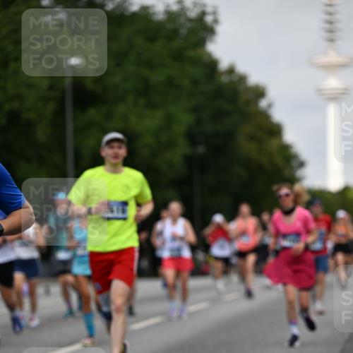 29.06.2025 - hella hamburg halbmarathon Dr. Thomas Lammeyer http://msf.ph/oto/8152342 29.06.2025 10:07:17 Kennedybrücke 1114, 1135, 1138, 1482, 1702, 2619, 2712, 2780, 2782, 2810, 3572, 3630, 4066, 4204, 4613, 4665, 5734, 6208, 7210, 7211, 7290, 7869, 7888, 8481, 8624, 9439, 9554, 10128, 10824 meine-sportfotos.de