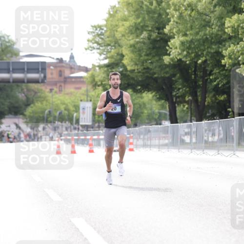 29.06.2025 - hella hamburg halbmarathon Jannik Wohlers http://msf.ph/oto/8152349 29.06.2025 09:31:20 Lombardsbrücke 15, 20, 58 meine-sportfotos.de