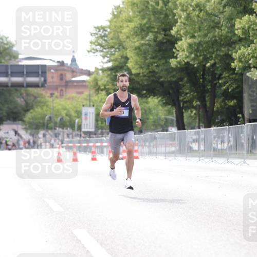 29.06.2025 - hella hamburg halbmarathon Jannik Wohlers http://msf.ph/oto/8152355 29.06.2025 09:31:21 Lombardsbrücke 15, 20, 58 meine-sportfotos.de