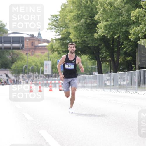 29.06.2025 - hella hamburg halbmarathon Jannik Wohlers http://msf.ph/oto/8152363 29.06.2025 09:31:21 Lombardsbrücke 15, 20, 58 meine-sportfotos.de