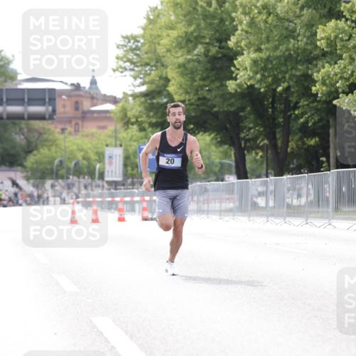 29.06.2025 - hella hamburg halbmarathon Jannik Wohlers http://msf.ph/oto/8152370 29.06.2025 09:31:21 Lombardsbrücke 15, 20, 58 meine-sportfotos.de