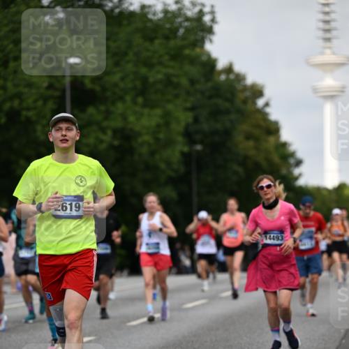 29.06.2025 - hella hamburg halbmarathon Dr. Thomas Lammeyer http://msf.ph/oto/8152376 29.06.2025 10:07:17 Kennedybrücke 1114, 1135, 1138, 1482, 1702, 2619, 2712, 2780, 2782, 2810, 3572, 3630, 4066, 4204, 4613, 4665, 5734, 6208, 7210, 7211, 7290, 7869, 7888, 8481, 8624, 9439, 9554, 10128, 10824 meine-sportfotos.de