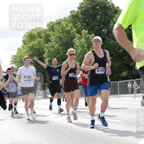 29.06.2025 - hella hamburg halbmarathon Jannik Wohlers http://msf.ph/oto/8152381 29.06.2025 10:15:18 Lombardsbrücke 1440, 2110, 2989, 3417, 4007, 4466, 4492, 4494, 5069, 6376, 6576, 7941, 7942, 9192, 9657, 10108, 10608, 10775, 12469, 13179, 13818, 13951, 14413, 14423, 14550, 14552, 14630, 15307, 15570, 15710, 15988, 16041, 16923, 16938, 17350, 18150, 18957 meine-sportfotos.de