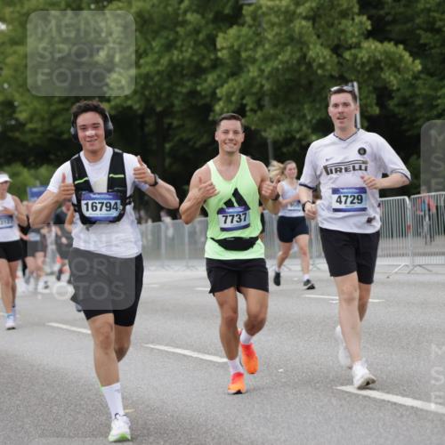 29.06.2025 - hella hamburg halbmarathon Jannik Wohlers http://msf.ph/oto/8152385 29.06.2025 10:52:24 Lombardsbrücke 1369, 1826, 2146, 2362, 2701, 3140, 3227, 4591, 4729, 7032, 7737, 8641, 9545, 10055, 10600, 10879, 10981, 11919, 12127, 12128, 12994, 14009, 14643, 14704, 14765, 14827, 14897, 15438, 15439, 15447, 15867, 15906, 16053, 16056, 16794, 16961, 16984, 17050, 17359, 17896, 18106, 18205, 18645, 18751, 18997, 19063, 19097 meine-sportfotos.de