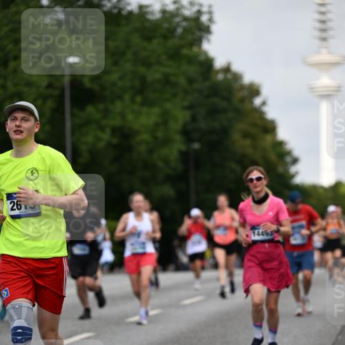 29.06.2025 - hella hamburg halbmarathon Dr. Thomas Lammeyer http://msf.ph/oto/8152399 29.06.2025 10:07:18 Kennedybrücke 1114, 1135, 1138, 1482, 1702, 2619, 2712, 2782, 2810, 3001, 3572, 3630, 4066, 4204, 4613, 4665, 5734, 6217, 7210, 7211, 7290, 7888, 8624, 9439, 9554, 10128, 10824 meine-sportfotos.de