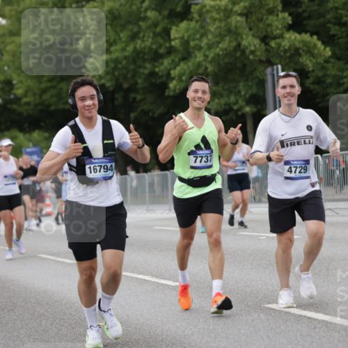 29.06.2025 - hella hamburg halbmarathon Jannik Wohlers http://msf.ph/oto/8152400 29.06.2025 10:52:25 Lombardsbrücke 1369, 1826, 2146, 2362, 2701, 2988, 3140, 3227, 3787, 4591, 4729, 7032, 7737, 8641, 9545, 10055, 10417, 10568, 10600, 10879, 10981, 11919, 12127, 12128, 12994, 14009, 14643, 14704, 14765, 14807, 14827, 14897, 15438, 15439, 15447, 15867, 16053, 16056, 16794, 16961, 16984, 17050, 17359, 17896, 18106, 18205, 18645, 18997, 19063, 19097 meine-sportfotos.de