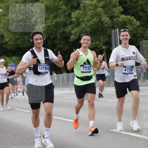 29.06.2025 - hella hamburg halbmarathon Jannik Wohlers http://msf.ph/oto/8152404 29.06.2025 10:52:25 Lombardsbrücke 1369, 1826, 2146, 2362, 2701, 2988, 3140, 3227, 3787, 4591, 4729, 7032, 7737, 8641, 9545, 10055, 10417, 10568, 10600, 10879, 10981, 11919, 12127, 12128, 12994, 14009, 14643, 14704, 14765, 14807, 14827, 14897, 15438, 15439, 15447, 15867, 16053, 16056, 16794, 16961, 16984, 17050, 17359, 17896, 18106, 18205, 18645, 18997, 19063, 19097 meine-sportfotos.de