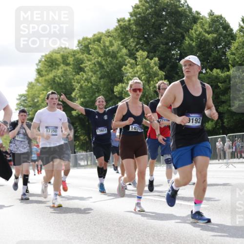 29.06.2025 - hella hamburg halbmarathon Jannik Wohlers http://msf.ph/oto/8152405 29.06.2025 10:15:18 Lombardsbrücke 1440, 2110, 2989, 3417, 4007, 4466, 4492, 4494, 5069, 6376, 6576, 7941, 7942, 9192, 9657, 10108, 10608, 10775, 12469, 13179, 13818, 13951, 14413, 14423, 14550, 14552, 14630, 15307, 15570, 15710, 15988, 16041, 16923, 16938, 17350, 18150, 18957 meine-sportfotos.de