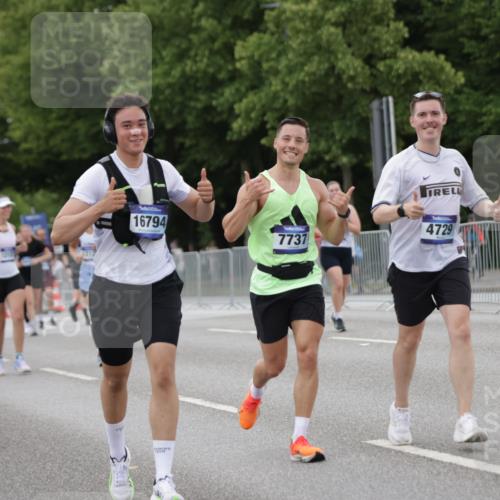 29.06.2025 - hella hamburg halbmarathon Jannik Wohlers http://msf.ph/oto/8152409 29.06.2025 10:52:25 Lombardsbrücke 1369, 1826, 2146, 2362, 2701, 2988, 3140, 3227, 3787, 4591, 4729, 7032, 7737, 8641, 9545, 10055, 10417, 10568, 10600, 10879, 10981, 11919, 12127, 12128, 12994, 14009, 14643, 14704, 14765, 14807, 14827, 14897, 15438, 15439, 15447, 15867, 16053, 16056, 16794, 16961, 16984, 17050, 17359, 17896, 18106, 18205, 18645, 18997, 19063, 19097 meine-sportfotos.de