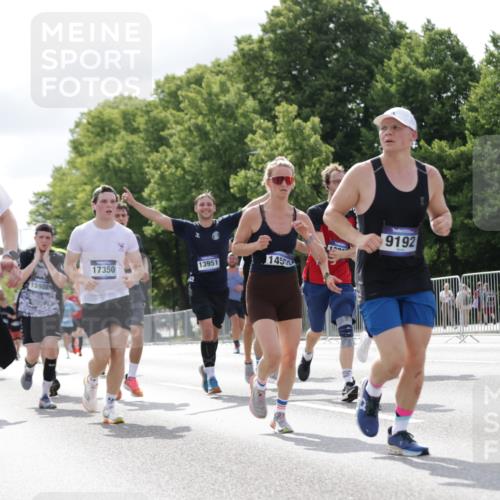 29.06.2025 - hella hamburg halbmarathon Jannik Wohlers http://msf.ph/oto/8152410 29.06.2025 10:15:18 Lombardsbrücke 1440, 2110, 2989, 3417, 4007, 4466, 4492, 4494, 5069, 6376, 6576, 7941, 7942, 9192, 9657, 10108, 10608, 10775, 12469, 13179, 13818, 13951, 14413, 14423, 14550, 14552, 14630, 15307, 15570, 15710, 15988, 16041, 16923, 16938, 17350, 18150, 18957 meine-sportfotos.de