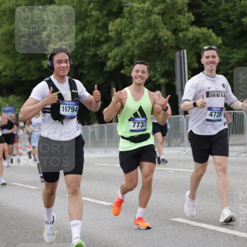 29.06.2025 - hella hamburg halbmarathon Jannik Wohlers http://msf.ph/oto/8152413 29.06.2025 10:52:25 Lombardsbrücke 1369, 1826, 2146, 2362, 2701, 2988, 3140, 3227, 3787, 4591, 4729, 7032, 7737, 8641, 9545, 10055, 10417, 10568, 10600, 10879, 10981, 11919, 12127, 12128, 12994, 14009, 14643, 14704, 14765, 14807, 14827, 14897, 15438, 15439, 15447, 15867, 16053, 16056, 16794, 16961, 16984, 17050, 17359, 17896, 18106, 18205, 18645, 18997, 19063, 19097 meine-sportfotos.de