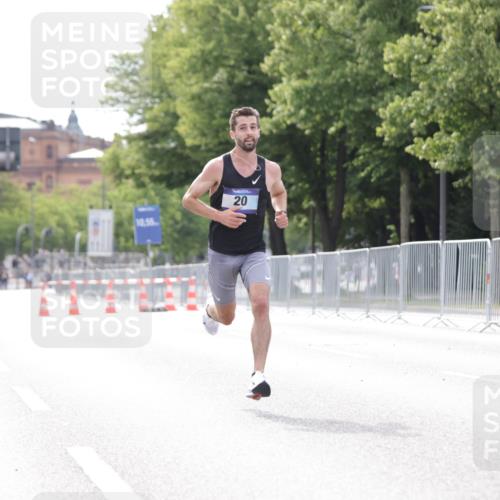 29.06.2025 - hella hamburg halbmarathon Jannik Wohlers http://msf.ph/oto/8152414 29.06.2025 09:31:21 Lombardsbrücke 15, 20, 58 meine-sportfotos.de