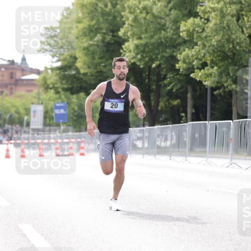 29.06.2025 - hella hamburg halbmarathon Jannik Wohlers http://msf.ph/oto/8152424 29.06.2025 09:31:21 Lombardsbrücke 15, 20, 58 meine-sportfotos.de