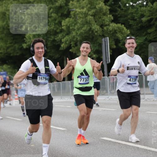 29.06.2025 - hella hamburg halbmarathon Jannik Wohlers http://msf.ph/oto/8152427 29.06.2025 10:52:25 Lombardsbrücke 1369, 1826, 2146, 2362, 2701, 2988, 3140, 3227, 3787, 4591, 4729, 7032, 7737, 8641, 9545, 10055, 10417, 10568, 10600, 10879, 10981, 11919, 12127, 12128, 12994, 14009, 14643, 14704, 14765, 14807, 14827, 14897, 15438, 15439, 15447, 15867, 16053, 16056, 16794, 16961, 16984, 17050, 17359, 17896, 18106, 18205, 18645, 18997, 19063, 19097 meine-sportfotos.de