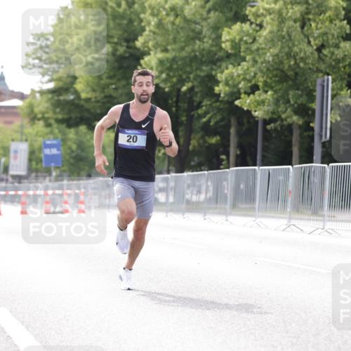 29.06.2025 - hella hamburg halbmarathon Jannik Wohlers http://msf.ph/oto/8152430 29.06.2025 09:31:21 Lombardsbrücke 15, 20, 58 meine-sportfotos.de
