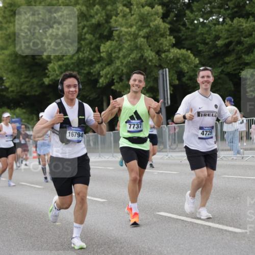 29.06.2025 - hella hamburg halbmarathon Jannik Wohlers http://msf.ph/oto/8152433 29.06.2025 10:52:25 Lombardsbrücke 1369, 1826, 2146, 2362, 2701, 2988, 3140, 3227, 3787, 4591, 4729, 7032, 7737, 8641, 9545, 10055, 10417, 10568, 10600, 10879, 10981, 11919, 12127, 12128, 12994, 14009, 14643, 14704, 14765, 14807, 14827, 14897, 15438, 15439, 15447, 15867, 16053, 16056, 16794, 16961, 16984, 17050, 17359, 17896, 18106, 18205, 18645, 18997, 19063, 19097 meine-sportfotos.de
