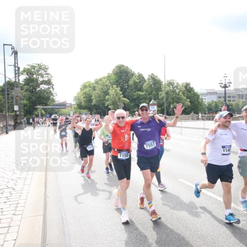 29.06.2025 - hella hamburg halbmarathon Jannik Wohlers http://msf.ph/oto/8152436 29.06.2025 10:42:03 Lombardsbrücke 1150, 1360, 1624, 1929, 1957, 1994, 2069, 2134, 2538, 2580, 3605, 3874, 4353, 4778, 4891, 4892, 5403, 5419, 5810, 6828, 7040, 7260, 7557, 7666, 8459, 8525, 8526, 8529, 8712, 8816, 9370, 9980, 10532, 10842, 10872, 10899, 11074, 11075, 11463, 11468, 11550, 11677, 12403, 12684, 12854, 12903, 12904, 13250, 13406, 13456, 13952, 13953, 14042, 14084, 14108, 14170, 14328, 14405, 14426, 14468, 14556, 14585, 14636, 14769, 15004, 15155, 15219, 15221, 15912, 15977, 16215, 16352 meine-sportfotos.de