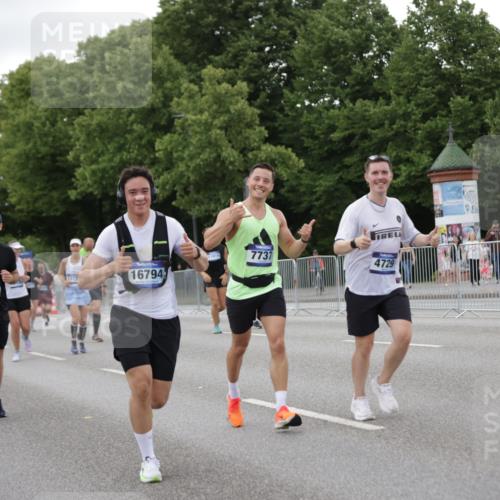 29.06.2025 - hella hamburg halbmarathon Jannik Wohlers http://msf.ph/oto/8152437 29.06.2025 10:52:25 Lombardsbrücke 1369, 1826, 2146, 2362, 2701, 2988, 3140, 3227, 3787, 4591, 4729, 7032, 7737, 8641, 9545, 10055, 10417, 10568, 10600, 10879, 10981, 11919, 12127, 12128, 12994, 14009, 14643, 14704, 14765, 14807, 14827, 14897, 15438, 15439, 15447, 15867, 16053, 16056, 16794, 16961, 16984, 17050, 17359, 17896, 18106, 18205, 18645, 18997, 19063, 19097 meine-sportfotos.de