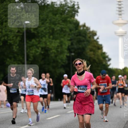 29.06.2025 - hella hamburg halbmarathon Dr. Thomas Lammeyer http://msf.ph/oto/8152440 29.06.2025 10:07:19 Kennedybrücke 1114, 1135, 1138, 1482, 1702, 2619, 2712, 2782, 2810, 3001, 3572, 3630, 4066, 4204, 4613, 4665, 5734, 6217, 7210, 7211, 7290, 7888, 8614, 8624, 9439, 9554, 10128, 10824 meine-sportfotos.de