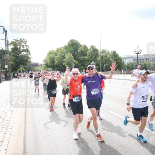 29.06.2025 - hella hamburg halbmarathon Jannik Wohlers http://msf.ph/oto/8152443 29.06.2025 10:42:03 Lombardsbrücke 1150, 1360, 1624, 1929, 1957, 1994, 2069, 2134, 2538, 2580, 3605, 3874, 4353, 4778, 4891, 4892, 5403, 5419, 5810, 6828, 7040, 7260, 7557, 7666, 8459, 8525, 8526, 8529, 8712, 8816, 9370, 9980, 10532, 10842, 10872, 10899, 11074, 11075, 11463, 11468, 11550, 11677, 12403, 12684, 12854, 12903, 12904, 13250, 13406, 13456, 13952, 13953, 14042, 14084, 14108, 14170, 14328, 14405, 14426, 14468, 14556, 14585, 14636, 14769, 15004, 15155, 15219, 15221, 15912, 15977, 16215, 16352 meine-sportfotos.de