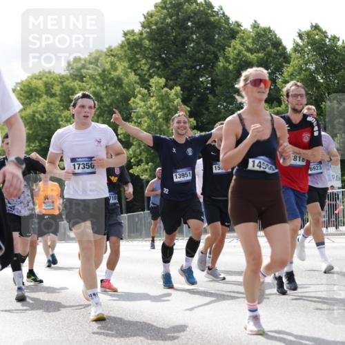 29.06.2025 - hella hamburg halbmarathon Jannik Wohlers http://msf.ph/oto/8152447 29.06.2025 10:15:19 Lombardsbrücke 1440, 2110, 2989, 3417, 4007, 4466, 4492, 4494, 5069, 6376, 6576, 7941, 7942, 9192, 9657, 10108, 10608, 10775, 12469, 13179, 13818, 13951, 14413, 14423, 14550, 14552, 14559, 14630, 15307, 15570, 15710, 15988, 16041, 16606, 16923, 16938, 17350, 18150, 18957 meine-sportfotos.de
