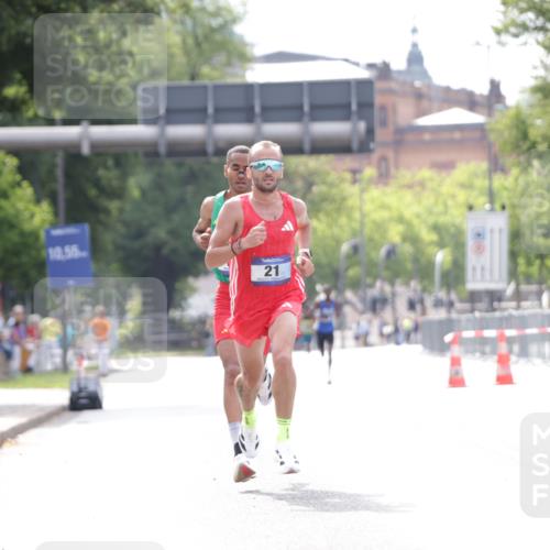 29.06.2025 - hella hamburg halbmarathon Jannik Wohlers http://msf.ph/oto/8152449 29.06.2025 09:31:53 Lombardsbrücke 17, 21 meine-sportfotos.de