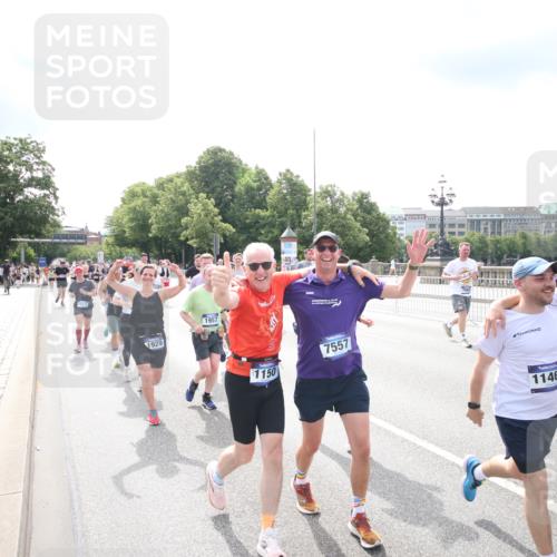 29.06.2025 - hella hamburg halbmarathon Jannik Wohlers http://msf.ph/oto/8152455 29.06.2025 10:42:04 Lombardsbrücke 1150, 1360, 1624, 1929, 1957, 1994, 2069, 2134, 2538, 2580, 3605, 3874, 4353, 4778, 4891, 4892, 5403, 5417, 5810, 6828, 7040, 7260, 7557, 7666, 8459, 8525, 8526, 8529, 8712, 8816, 9980, 10454, 10532, 10842, 10872, 10899, 11463, 11550, 11677, 12403, 12684, 12854, 12903, 12904, 13250, 13406, 13456, 13952, 13953, 14042, 14084, 14108, 14170, 14328, 14405, 14426, 14468, 14556, 14585, 14636, 14769, 15004, 15219, 15221, 15912, 15977, 16215, 16352, 16612 meine-sportfotos.de