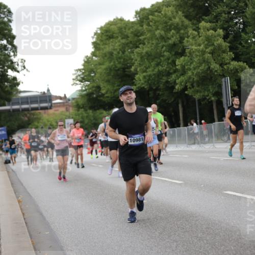 29.06.2025 - hella hamburg halbmarathon Jannik Wohlers http://msf.ph/oto/8152462 29.06.2025 10:52:26 Lombardsbrücke 1369, 2146, 2362, 2701, 2988, 3227, 3787, 4591, 4729, 7032, 7737, 8641, 9545, 10055, 10417, 10568, 10600, 10879, 10981, 11919, 12127, 12128, 12994, 14009, 14643, 14704, 14765, 14807, 14827, 14897, 14979, 15438, 15439, 15447, 15867, 16053, 16056, 16156, 16794, 16961, 16984, 17050, 17896, 18106, 18205, 18645, 18997, 19063, 19097 meine-sportfotos.de