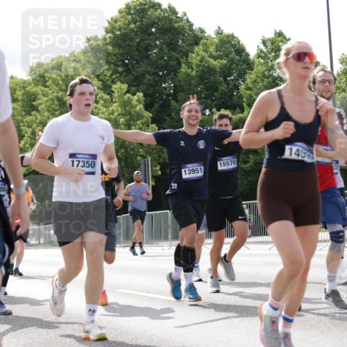 29.06.2025 - hella hamburg halbmarathon Jannik Wohlers http://msf.ph/oto/8152463 29.06.2025 10:15:20 Lombardsbrücke 1440, 2110, 2989, 3167, 3417, 4007, 4466, 4492, 4494, 5069, 6376, 6576, 7941, 7942, 9192, 9657, 10108, 10608, 10775, 12469, 13179, 13818, 13951, 14413, 14423, 14550, 14552, 14559, 14630, 15307, 15570, 15710, 15988, 16041, 16348, 16606, 16923, 16938, 17350, 18150, 18957 meine-sportfotos.de