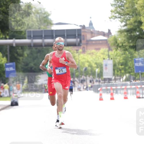 29.06.2025 - hella hamburg halbmarathon Jannik Wohlers http://msf.ph/oto/8152464 29.06.2025 09:31:53 Lombardsbrücke 17, 21 meine-sportfotos.de