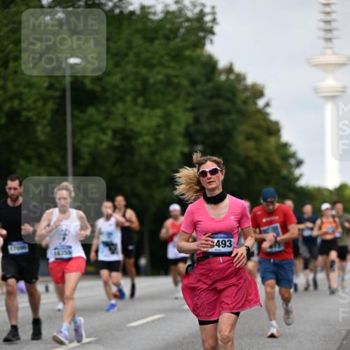 29.06.2025 - hella hamburg halbmarathon Dr. Thomas Lammeyer http://msf.ph/oto/8152465 29.06.2025 10:07:19 Kennedybrücke 1114, 1135, 1138, 1482, 1702, 2619, 2712, 2782, 2810, 3001, 3572, 3630, 4066, 4204, 4613, 4665, 5734, 6217, 7210, 7211, 7290, 7888, 8614, 8624, 9439, 9554, 10128, 10824 meine-sportfotos.de
