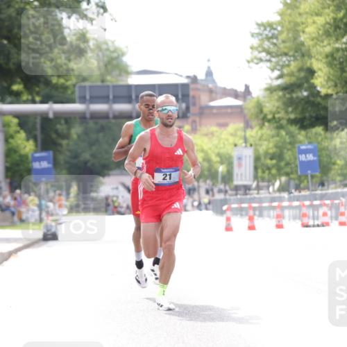 29.06.2025 - hella hamburg halbmarathon Jannik Wohlers http://msf.ph/oto/8152470 29.06.2025 09:31:54 Lombardsbrücke 17, 21 meine-sportfotos.de