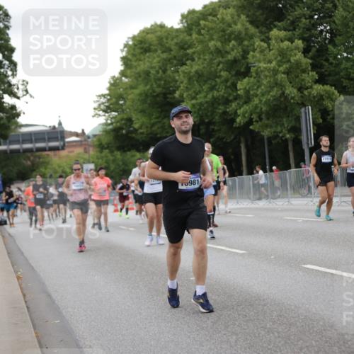 29.06.2025 - hella hamburg halbmarathon Jannik Wohlers http://msf.ph/oto/8152474 29.06.2025 10:52:26 Lombardsbrücke 1369, 2146, 2362, 2701, 2988, 3227, 3787, 4591, 4729, 7032, 7737, 8641, 9545, 10055, 10417, 10568, 10600, 10879, 10981, 11919, 12127, 12128, 12994, 14009, 14643, 14704, 14765, 14807, 14827, 14897, 14979, 15438, 15439, 15447, 15867, 16053, 16056, 16156, 16794, 16961, 16984, 17050, 17896, 18106, 18205, 18645, 18997, 19063, 19097 meine-sportfotos.de