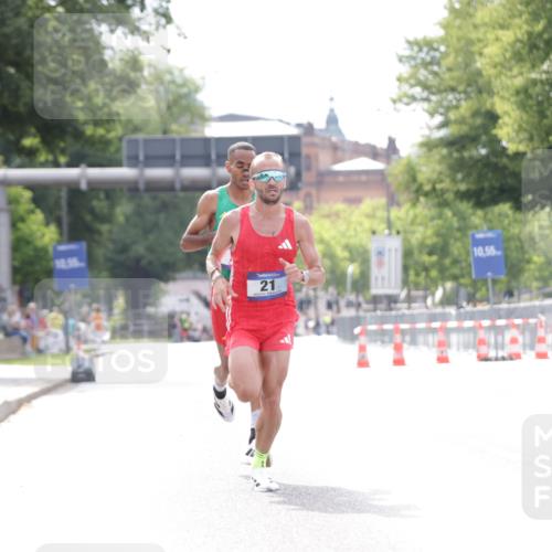 29.06.2025 - hella hamburg halbmarathon Jannik Wohlers http://msf.ph/oto/8152476 29.06.2025 09:31:54 Lombardsbrücke 17, 21 meine-sportfotos.de