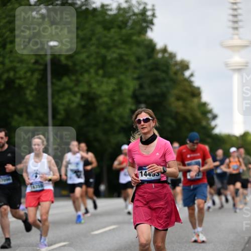 29.06.2025 - hella hamburg halbmarathon Dr. Thomas Lammeyer http://msf.ph/oto/8152479 29.06.2025 10:07:19 Kennedybrücke 1114, 1135, 1138, 1482, 1702, 2619, 2712, 2782, 2810, 3001, 3572, 3630, 4066, 4204, 4613, 4665, 5734, 6217, 7210, 7211, 7290, 7888, 8614, 8624, 9439, 9554, 10128, 10824 meine-sportfotos.de