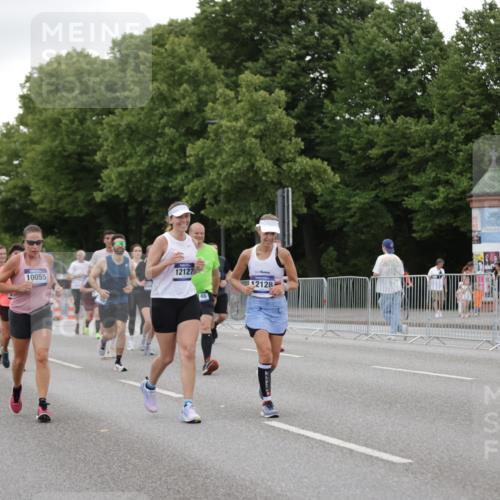 29.06.2025 - hella hamburg halbmarathon Jannik Wohlers http://msf.ph/oto/8152482 29.06.2025 10:52:29 Lombardsbrücke 1369, 2146, 2701, 2988, 3227, 3787, 4729, 6135, 7032, 7737, 8641, 9545, 10055, 10417, 10568, 10600, 10879, 10981, 11520, 11524, 11919, 12127, 12128, 12994, 14009, 14643, 14765, 14807, 14827, 14977, 14979, 15438, 15439, 15867, 16053, 16056, 16156, 16794, 16961, 18106, 18205, 18997 meine-sportfotos.de