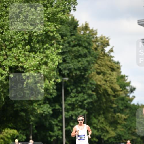 29.06.2025 - hella hamburg halbmarathon Dr. Thomas Lammeyer http://msf.ph/oto/8152485 29.06.2025 09:41:54 Kennedybrücke  meine-sportfotos.de